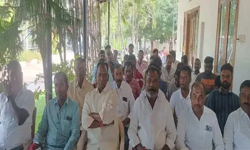 బీఆర్ఎస్ కి రాజీనామా చేసిన మాజీ ప్రజా ప్రతినిధులు