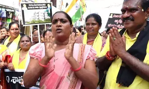 Palakollu: టిడ్కో లబ్ధిదారులకు న్యాయం చేయాలంటూ నిమ్మల వినూత్న నిరసన