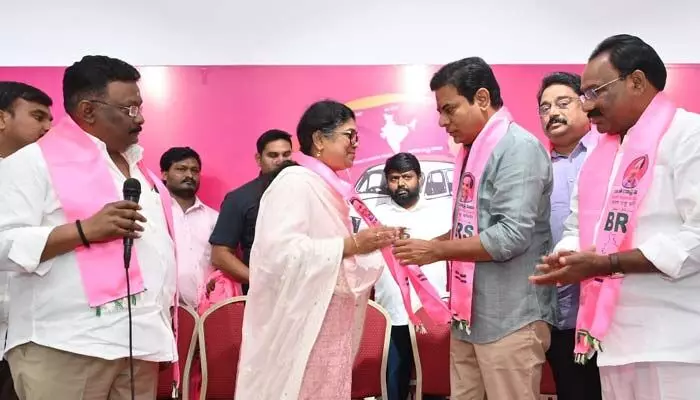 బీఆర్ఎస్లో చేరిన పాల్యాయి స్రవంతి బీఆర్ఎస్లో చేరిన పాల్యాయి స్రవంతి
