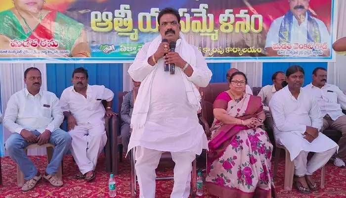 ప్రజాభీష్టం మేరకే బీఆర్ఎస్లో చేరిక: మడత దంపతులు ప్రజాభీష్టం మేరకే బీఆర్ఎస్లో చేరిక: మడత దంపతులు