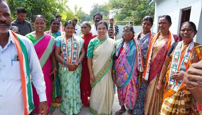 బీఆర్ఎస్ పార్టీ మోసపూరిత మాటలు నమ్మొద్దు : ఝాన్సీ రెడ్డి బీఆర్ఎస్ పార్టీ మోసపూరిత మాటలు నమ్మొద్దు : ఝాన్సీ రెడ్డి