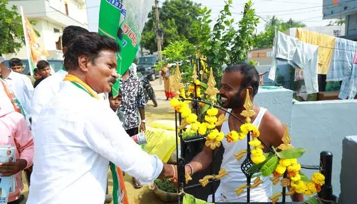 నియోజకవర్గ అభివృద్ధి ధ్యేయంగా పనిచేస్తా : కుంభం నియోజకవర్గ అభివృద్ధి ధ్యేయంగా పనిచేస్తా : కుంభం