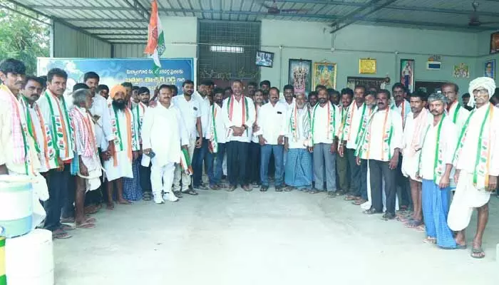 కాంగ్రెస్ తోనే అభివృద్ధి సాధ్యం : బత్తుల లక్ష్మారెడ్డి కాంగ్రెస్ తోనే అభివృద్ధి సాధ్యం : బత్తుల లక్ష్మారెడ్డి