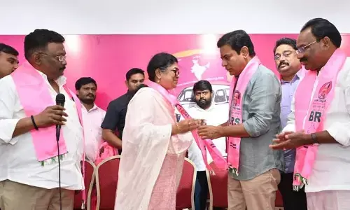 బీఆర్ఎస్‌లో చేరిన పాల్యాయి స్రవంతి