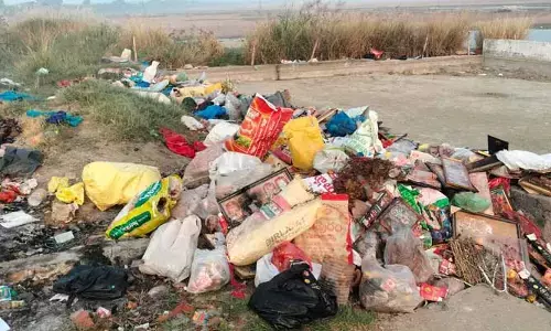 వ్యర్థాలకు నిలయం మారిన గోదావరి తీరం..