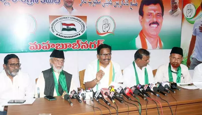 పాలమూరులో ప్రజాస్వామ్యం ఉందా..? : యెన్నం శ్రీనివాస్ రెడ్డి పాలమూరులో ప్రజాస్వామ్యం ఉందా..? : యెన్నం శ్రీనివాస్ రెడ్డి