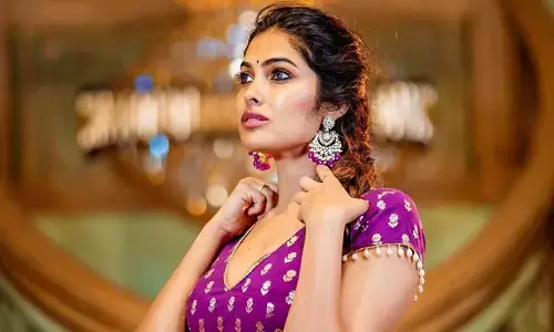 Divi Vadthya looks cool in her latest photos