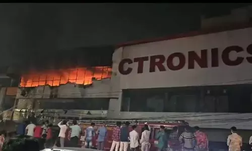 బజాజ్ ఎలక్ట్రానిక్స్‌లో భారీ అగ్నిప్రమాదం