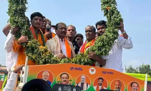 నమ్మి ఓటేస్తే రోడ్డుపై పడ్డారు... : ఈటల