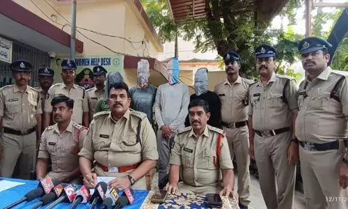 బొమ్మ తుపాకీతో బెదిరించి వృద్ధులను దోచేయాలనుకున్నారు.. చివరికి