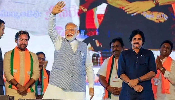మౌనమేలనోయి: తెలంగాణలో ఎన్నికల ప్రచారంపై పవన్ కల్యాణ్ దూరం మౌనమేలనోయి: తెలంగాణలో ఎన్నికల ప్రచారంపై పవన్ కల్యాణ్ దూరం
