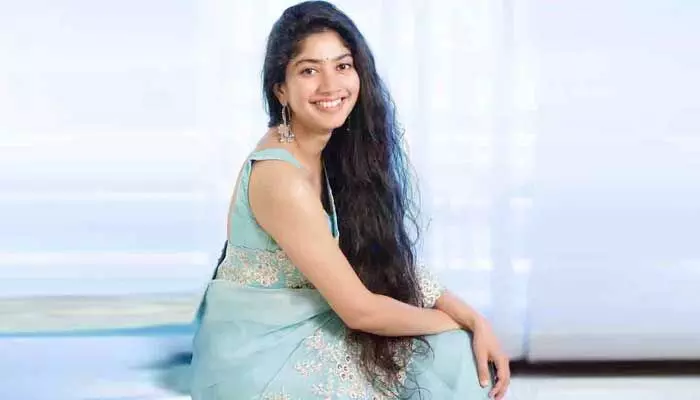 Skin Secret: సాయిపల్లవి రోజుకు ఎన్ని లీటర్ల కొబ్బరి వాటర్ తాగుతుందో తెలుసా? Skin Secret: సాయిపల్లవి రోజుకు ఎన్ని లీటర్ల కొబ్బరి వాటర్ తాగుతుందో తెలుసా?