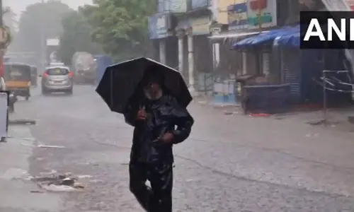 రాష్ట్రంతో దంచికొడుతున్న వర్షాలు.. సెలవులు ప్రకటించిన ప్రభుత్వం