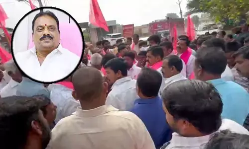 దయచేసి మా ఊరికి రావొద్దు.. బీఆర్ఎస్ నేతలను అడ్డుకున్న గ్రామస్తులు (వీడియో)