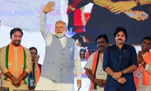 మౌనమేలనోయి: తెలంగాణలో ఎన్నికల ప్రచారంపై పవన్ కల్యాణ్ దూరం