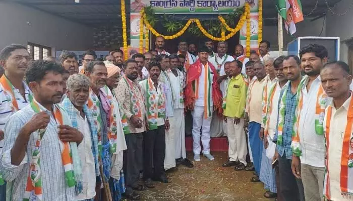 ప్రతి ఓటర్ను ఓటు అడగాలి.. డోకూరు ప్రభాకర్ రెడ్డి ప్రతి ఓటర్ను ఓటు అడగాలి.. డోకూరు ప్రభాకర్ రెడ్డి