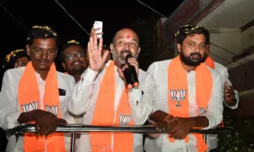 ఓట్లు, సీట్ల కోసం ఎంతకైనా దిగజారే పార్టీలు కాంగ్రెస్, బీఆర్ఎస్ : బండి సంజయ్