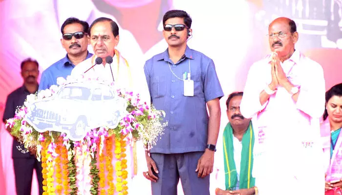 ధరణి తీసేస్తామన్న కాంగ్రెస్ కావాలా...రైతులకు మేలు చేసే బీఆర్ఎస్ కావాలా.. ధరణి తీసేస్తామన్న కాంగ్రెస్ కావాలా...రైతులకు మేలు చేసే బీఆర్ఎస్ కావాలా..