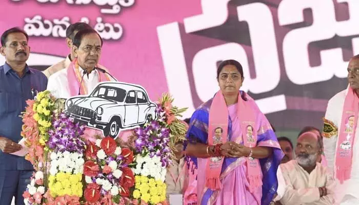 అబద్ధాలు చెప్పడంలో కాంగ్రెస్ వాళ్లు మొనగాళ్లు : కేసీఆర్ అబద్ధాలు చెప్పడంలో కాంగ్రెస్ వాళ్లు మొనగాళ్లు : కేసీఆర్