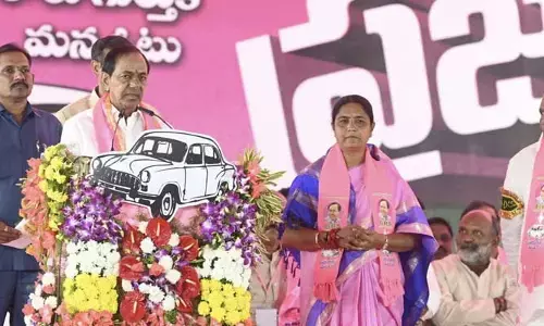 అబద్ధాలు చెప్పడంలో  కాంగ్రెస్ వాళ్లు మొనగాళ్లు : కేసీఆర్