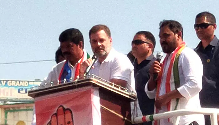 Rahul Gandhi : కేసీఆర్ రాష్ట్రాన్ని దోచుకుంటున్నారు