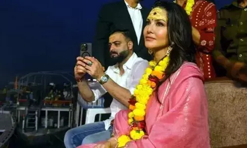 సంప్రదాయ దుస్తుల్లో కనిపించి షాక్ ఇచ్చిన బోల్డ్ బ్యూటీ