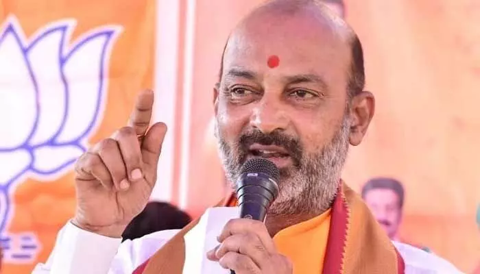 కేసీఆర్ మళ్లీ గెలిస్తే రాముడు అయోధ్యలో పుట్టలేదంటాడు: బండి సంజయ్ కేసీఆర్ మళ్లీ గెలిస్తే రాముడు అయోధ్యలో పుట్టలేదంటాడు: బండి సంజయ్