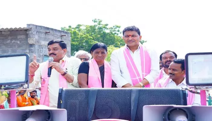 ఓటు ఎవరికి వేస్తే ఉపయోగం ఉంటదో..ఆలోచించి ఓటు వేయాలి ఓటు ఎవరికి వేస్తే ఉపయోగం ఉంటదో..ఆలోచించి ఓటు వేయాలి
