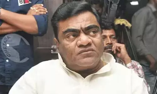 బ్రేకింగ్: బాబు మోహన్‌కు బిగ్ షాక్.. బీఆర్ఎస్‌లోకి మాజీ మంత్రి కొడుకు..!