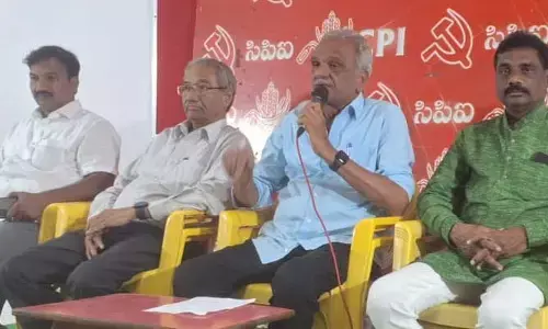 కొత్తగూడెం టికెట్‌ను రూ.10 లక్షలకు ఫార్వార్డ్ బ్లాక్ అమ్ముకుంది: సీపీఐ నారాయణ