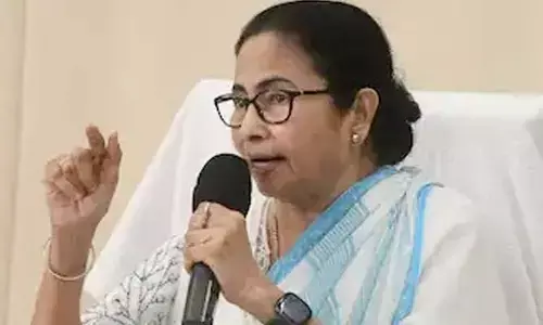 రైళ్లలో ప్రయాణికుల భద్రతకు ప్రాధాన్యత ఇవ్వాలని దీదీ డిమాండ్