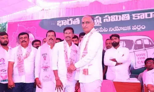 కాంగ్రెస్‌కు ఓటేసినందుకు కర్ణాటక ప్రజలు బాధ పడుతున్నారు