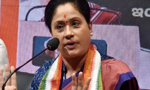 మేం ముగ్గురం పార్టీ మారడానికి మెయిన్ రీజన్ అదే: విజయశాంతి