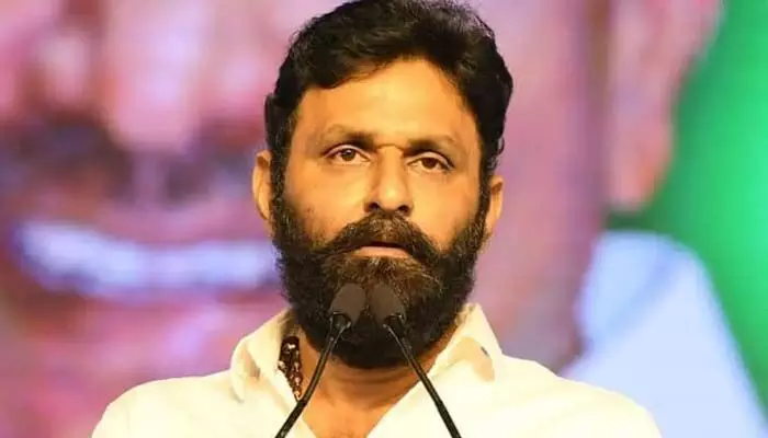 చంద్రబాబు, పవన్ కల్యాణ్, లోకేశ్లు ఊడిపోయిన బకెట్ గాళ్లు: కొడాలి నాని చంద్రబాబు, పవన్ కల్యాణ్, లోకేశ్లు ఊడిపోయిన బకెట్ గాళ్లు: కొడాలి నాని