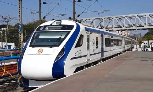 Vande Bharat Express : రాత్రి పూట నడిచే తొలి వందే భారత్ ట్రైన్.. ఏ రూట్‌లో అంటే?