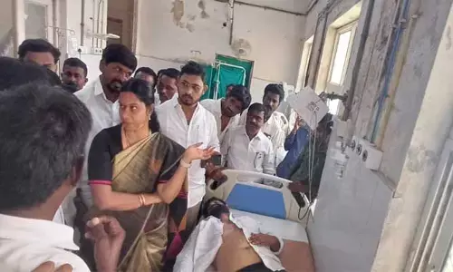 కాంగ్రెస్ కార్యకర్తల పై బీఆర్ఎస్ నాయకుల దాడి..