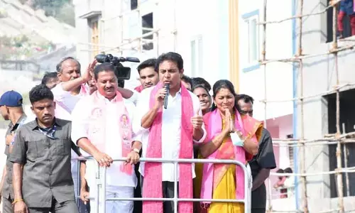 దరిద్రానికి నేస్తం....హస్తం... : కేటీఆర్