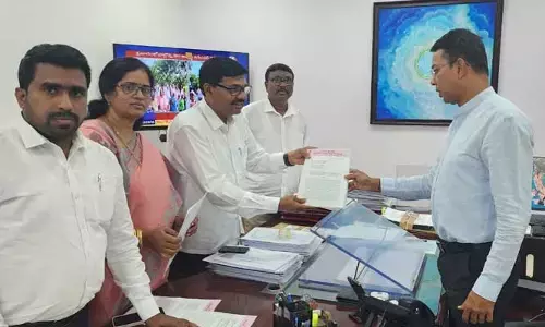 ‘రేవంత్ రెడ్డి, తీన్మార్ మల్లన్న ఛానల్‌పై చర్యలు తీసుకోండి’