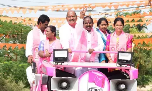 కేసీఆర్ సంక్షేమ పథకాలు తెలంగాణ ప్రజలకు రక్ష : కాలే యాదయ్య