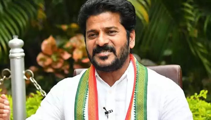 సీఎం.. సీఎం అంటూ నినాదాలు.. రేవంత్ రెడ్డి షాకింగ్ రియాక్షన్ (వీడియో) సీఎం.. సీఎం అంటూ నినాదాలు.. రేవంత్ రెడ్డి షాకింగ్ రియాక్షన్ (వీడియో)