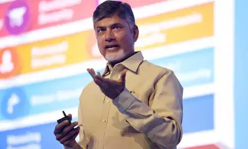 51 రోజుల నుంచి ప్రజలకు దూరంగా చంద్రబాబు..!