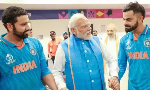 టీమిండియా డ్రెస్సింగ్‌ రూమ్‌కు ప్రధాని మోడీ, అమిత్ షా (వీడియో)