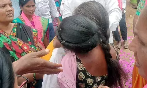 ఎమ్మెల్యే రసమయి ప్రచారంలో అనూహ్య పరిణామం (వీడియో)