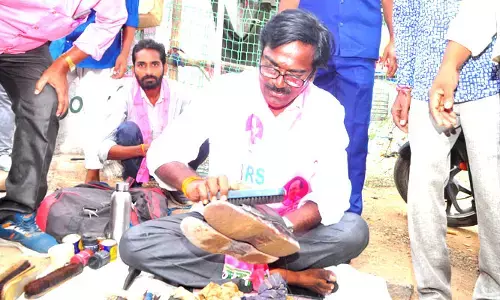 పాన్ కట్టు... ఓటు పట్టు...