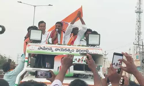 ప్రజలందరినీ ఆదుకునే పార్టీ కాంగ్రెస్ : తీన్మార్ మల్లన్న