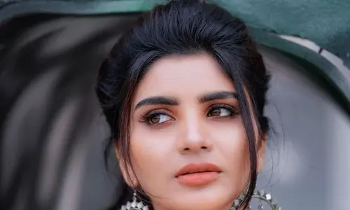 Jabardasth Varsha looks hot in black saree