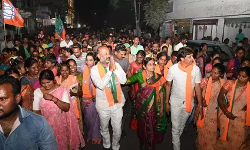 నిరుద్యోగ యువకులారా.. బీఆర్‌ఎస్‌ను ఓడించి గుణపాఠం చెప్పాలి :Bandi Sanjay Kumar