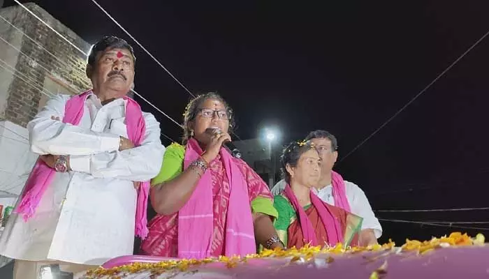 కాంగ్రెస్ మాయమాటలు నమ్మితే మోసపోయి గోసపడతాం : బడే నాగజ్యోతి కాంగ్రెస్ మాయమాటలు నమ్మితే మోసపోయి గోసపడతాం : బడే నాగజ్యోతి
