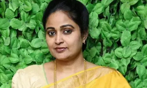 మాణిక్ రావు ఠాక్రే సమక్షంలో కాంగ్రెస్‌లో చేరిన ప్రముఖ సినీ నటి