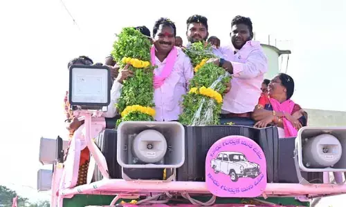 కాంగ్రెస్ బీజేపీలకు ఓటేస్తే ఢిల్లీదే పెత్తనం : ఆరూరి రమేష్